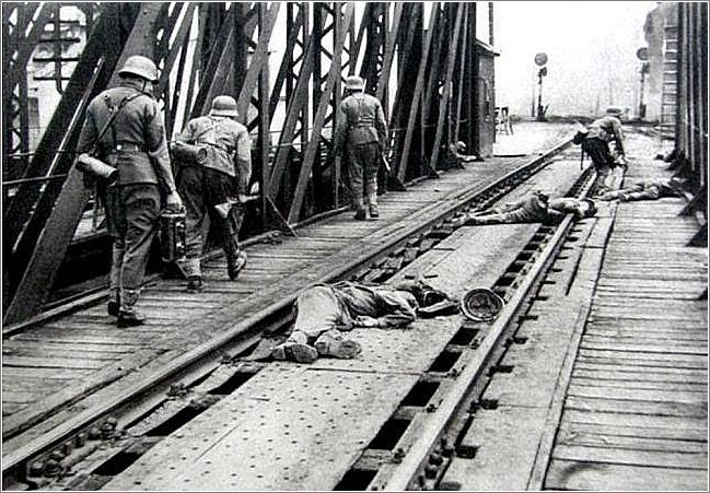 German soldiers enter the Polish town of Przemysl